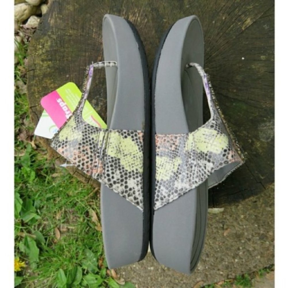 Bare Traps Druzy Snakeskin Accent Comfort Flip Flop Sandals Spring Beach NEW 7 - Picture 2 of 9